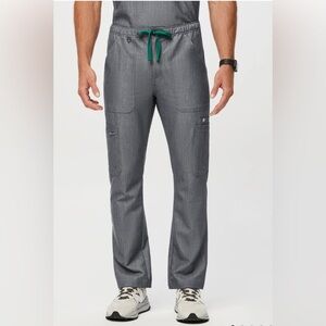 Figs Men’s Cairo Cargo Scrub Pants in Graphite Sz M
